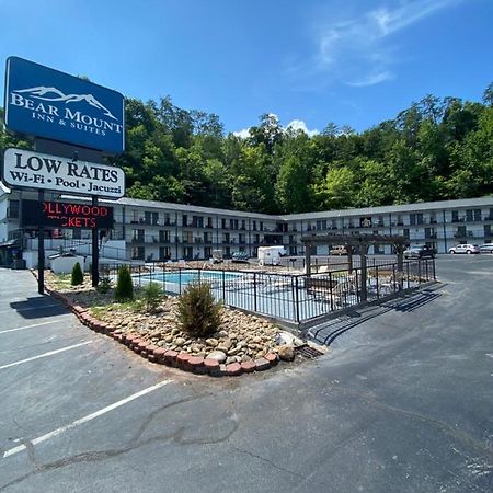 Bear Mount Inn & Suites Пиджен Фордж Екстериор снимка