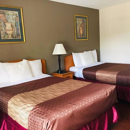 Bear Mount Inn & Suites Пиджен Фордж Стая снимка