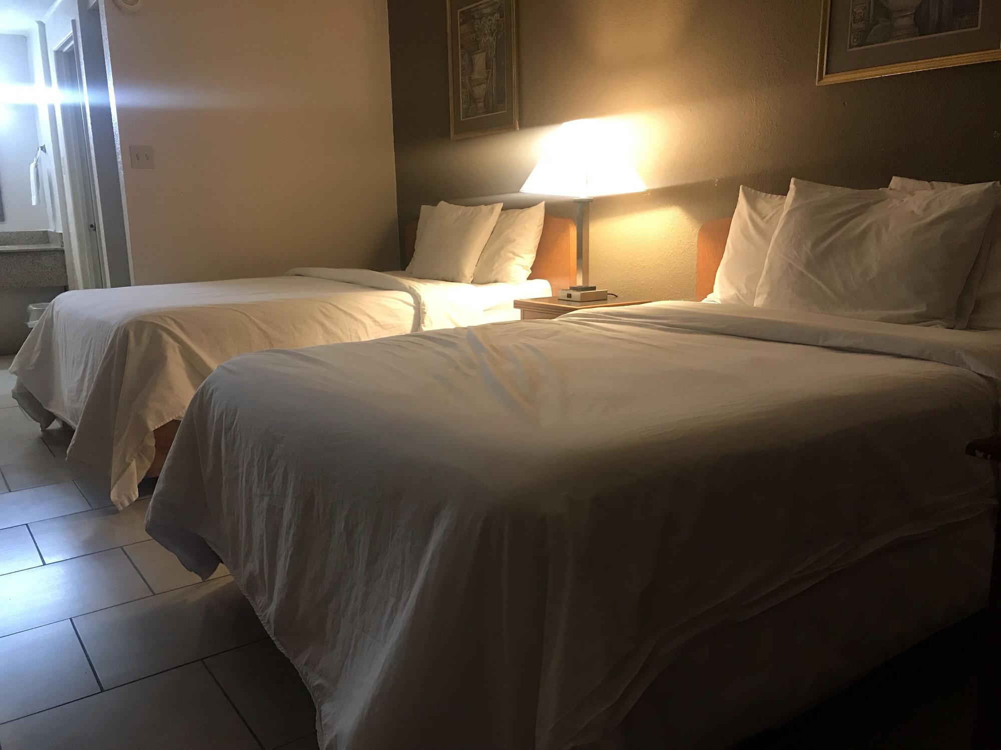 Bear Mount Inn & Suites Пиджен Фордж Екстериор снимка