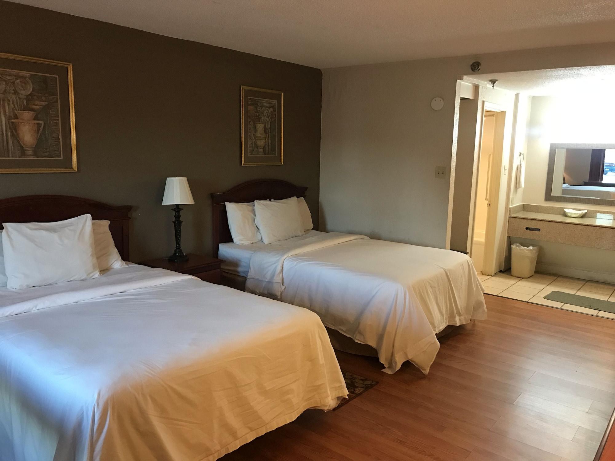 Bear Mount Inn & Suites Пиджен Фордж Екстериор снимка