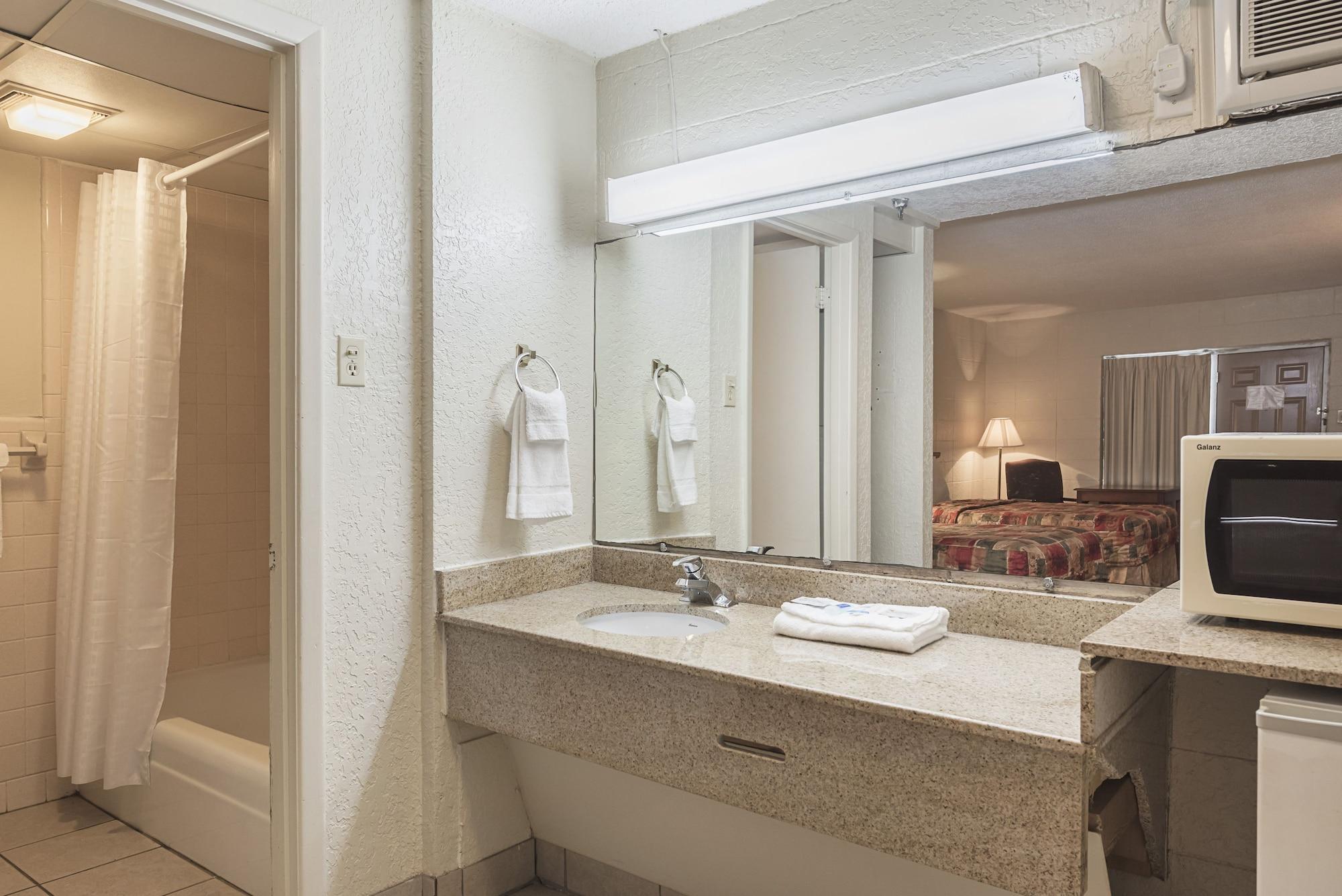 Bear Mount Inn & Suites Пиджен Фордж Екстериор снимка