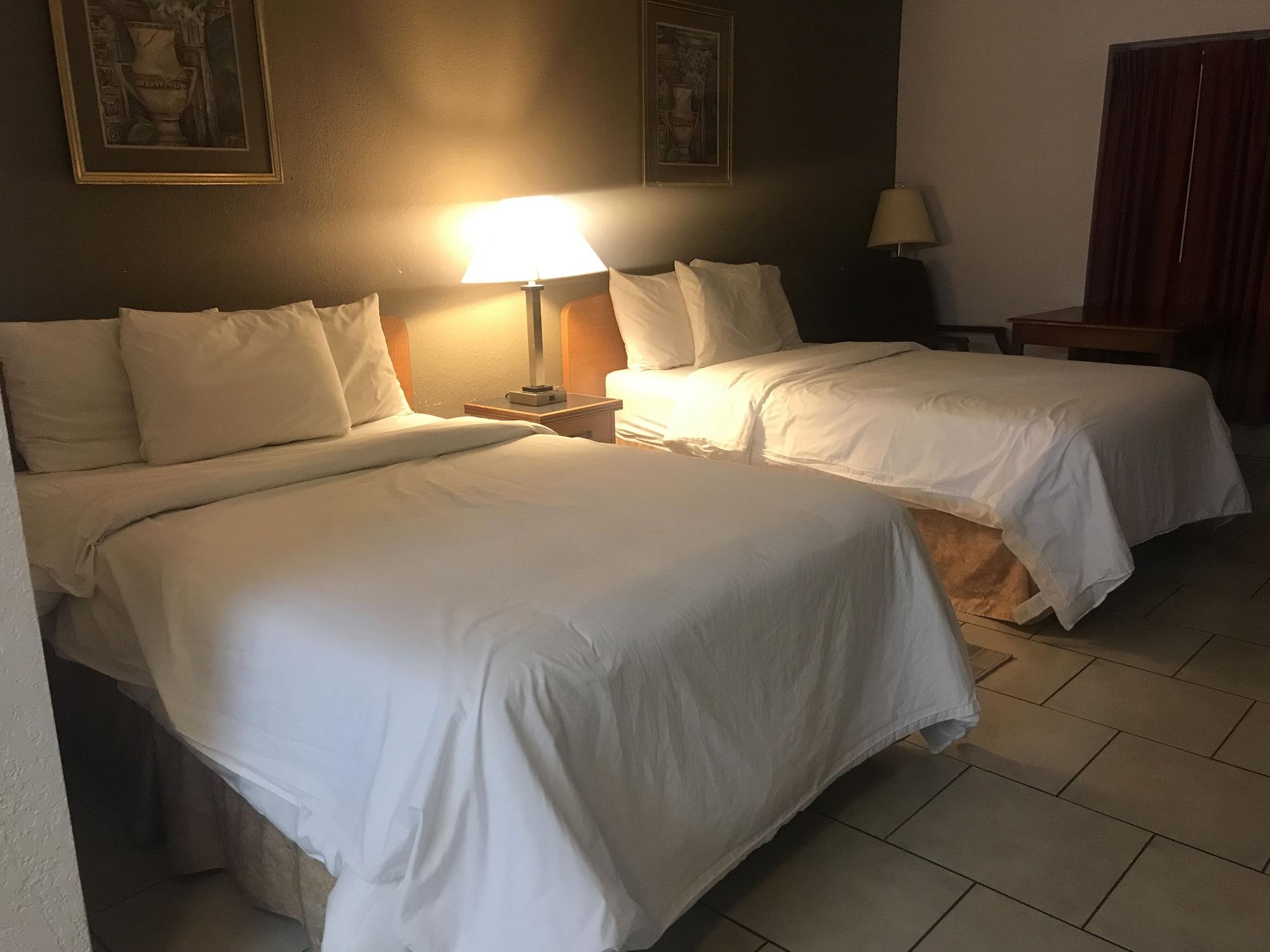 Bear Mount Inn & Suites Пиджен Фордж Екстериор снимка
