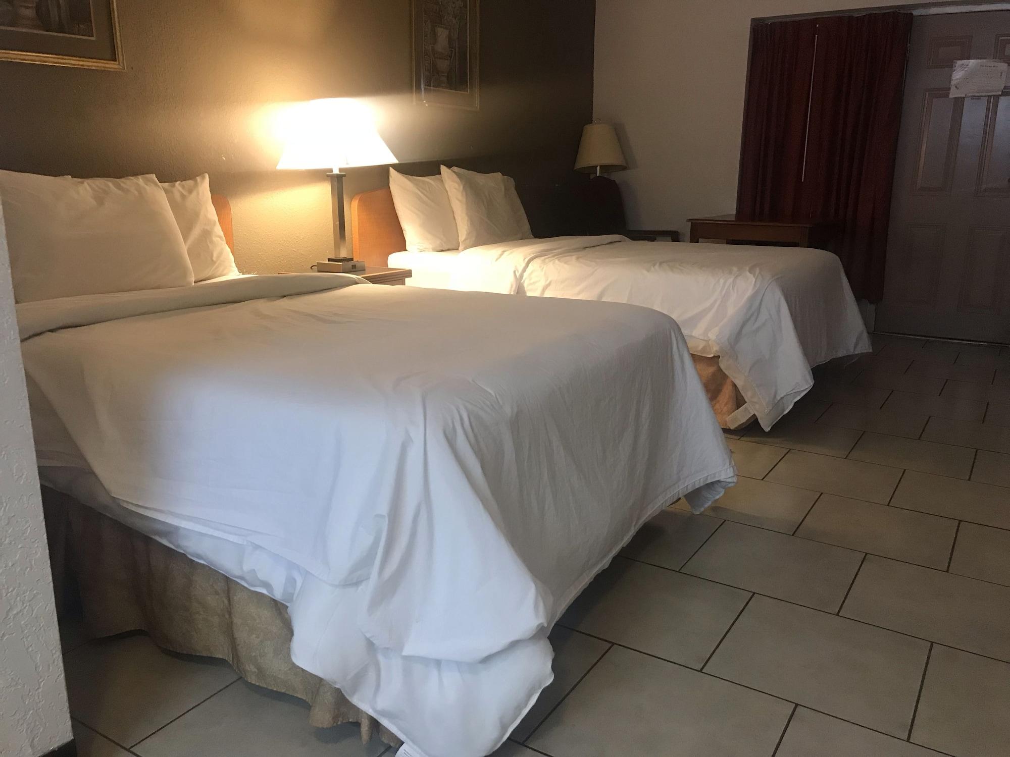Bear Mount Inn & Suites Пиджен Фордж Екстериор снимка