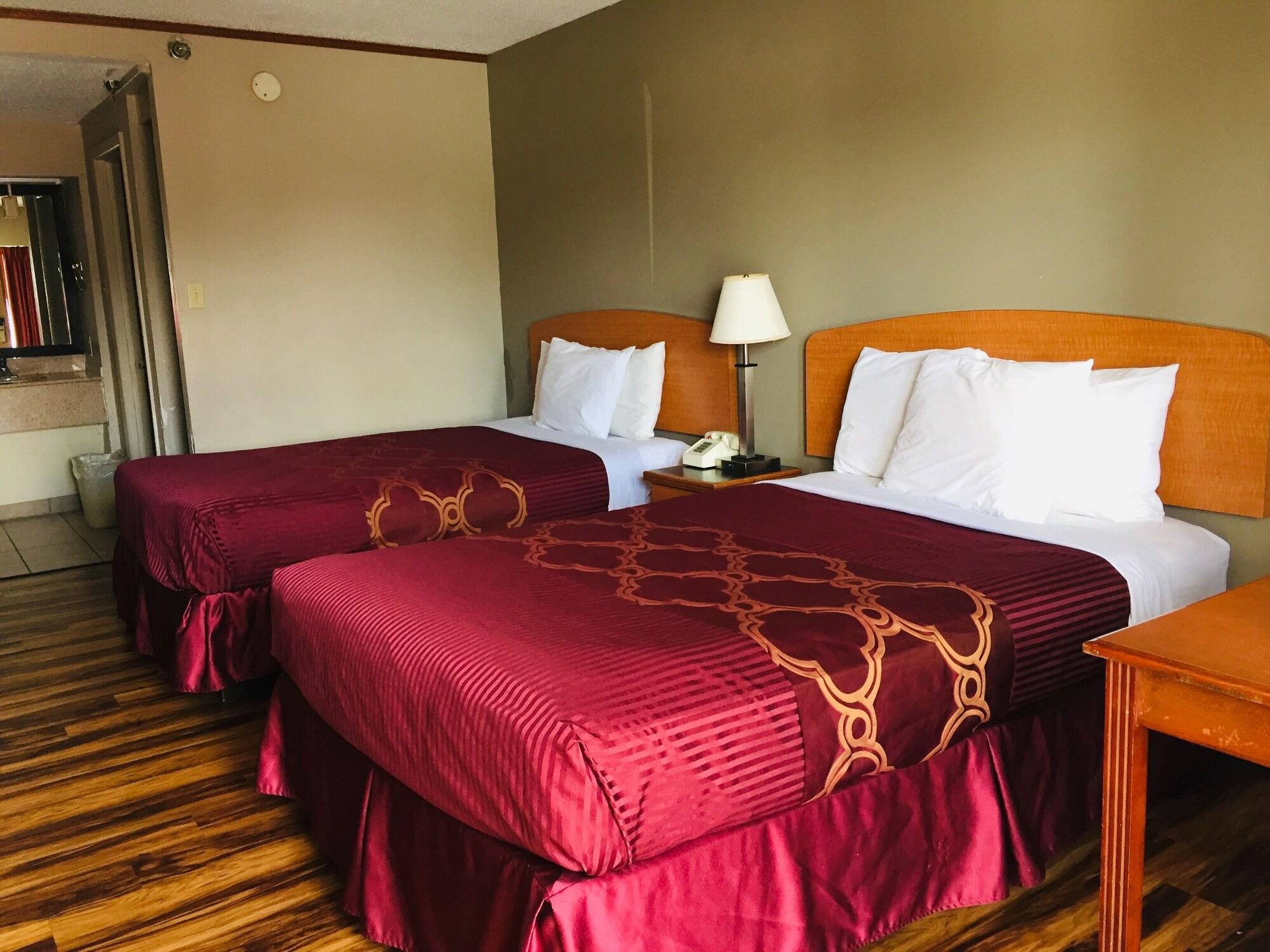 Bear Mount Inn & Suites Пиджен Фордж Екстериор снимка