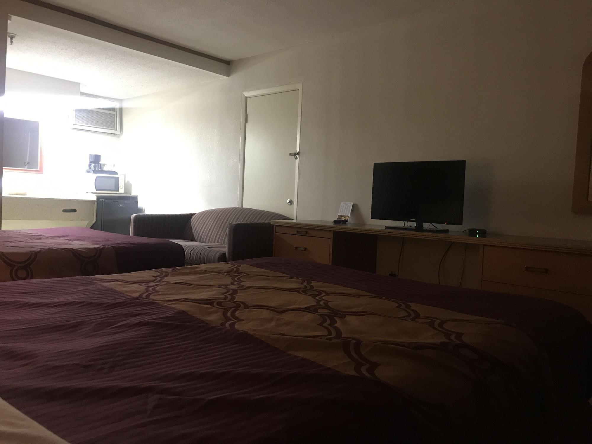 Bear Mount Inn & Suites Пиджен Фордж Екстериор снимка