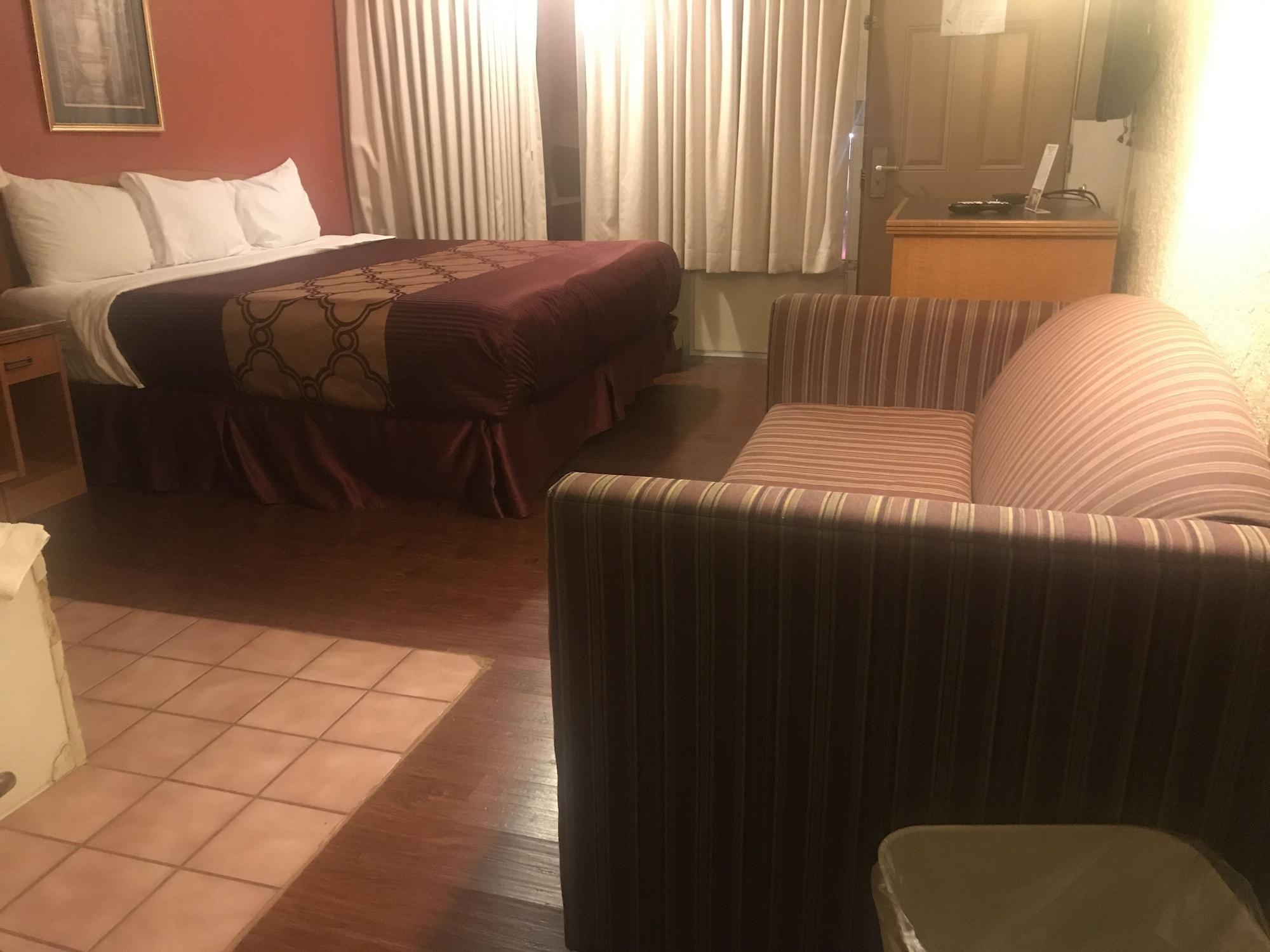 Bear Mount Inn & Suites Пиджен Фордж Екстериор снимка