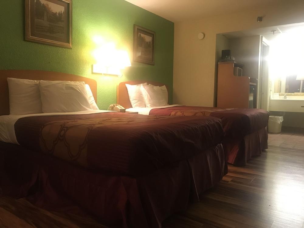 Bear Mount Inn & Suites Пиджен Фордж Екстериор снимка