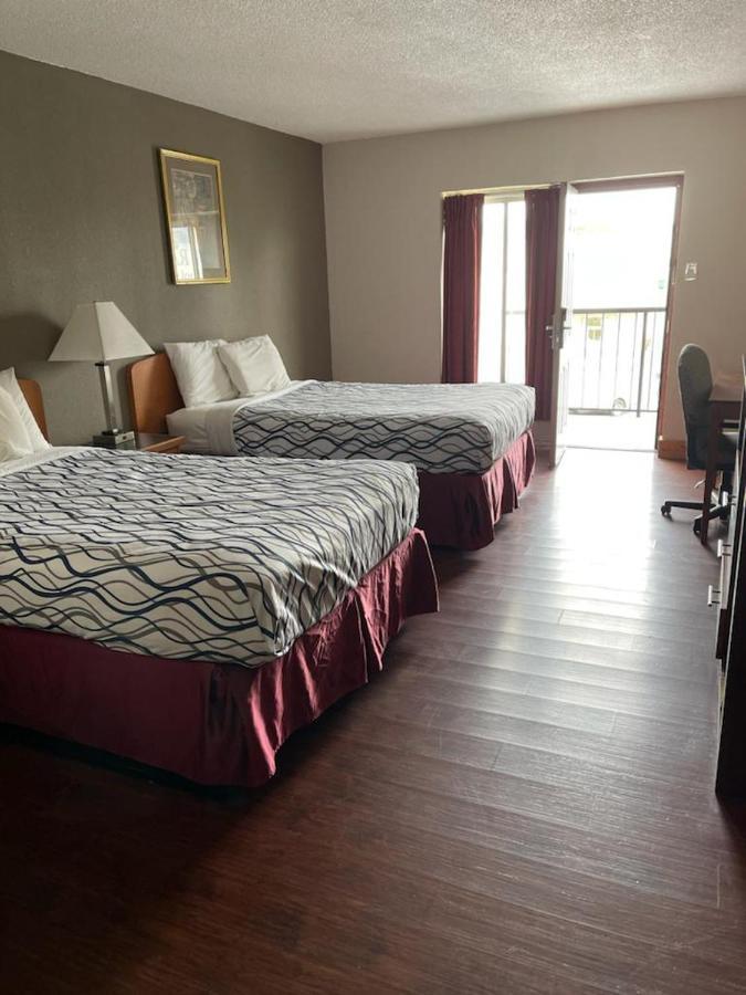 Bear Mount Inn & Suites Пиджен Фордж Екстериор снимка