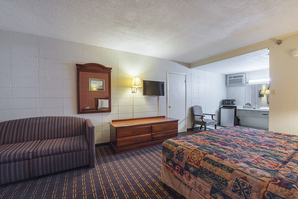 Bear Mount Inn & Suites Пиджен Фордж Екстериор снимка