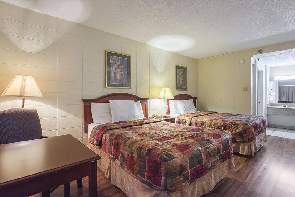 Bear Mount Inn & Suites Пиджен Фордж Екстериор снимка