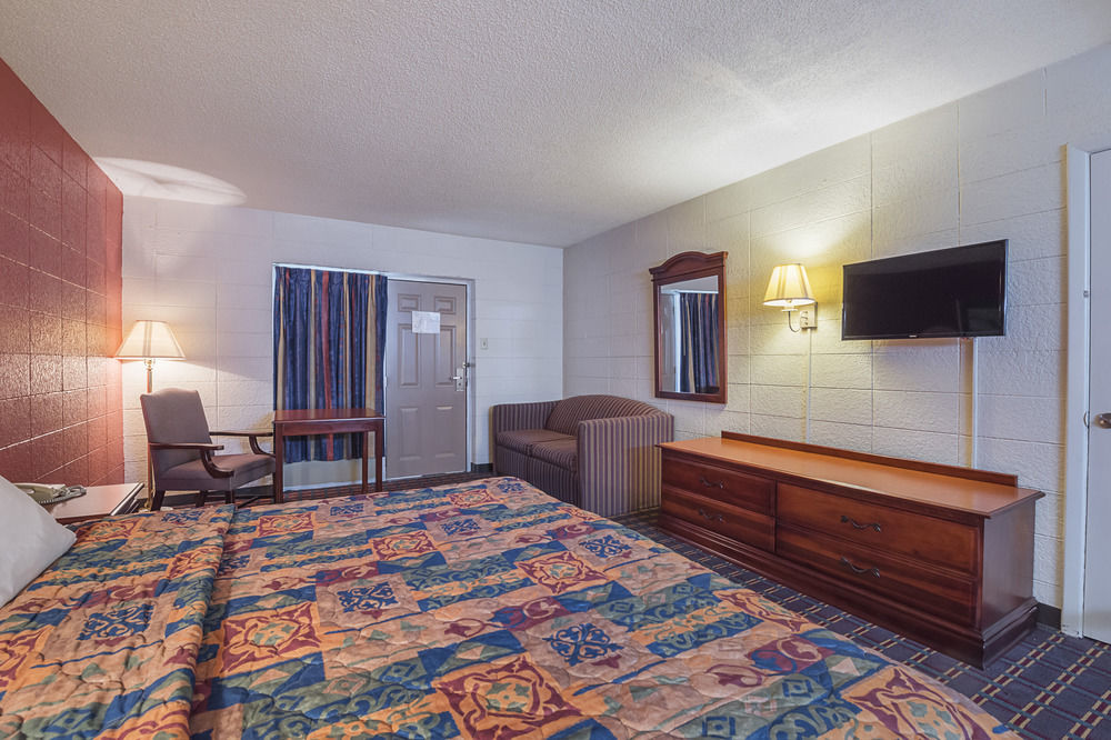 Bear Mount Inn & Suites Пиджен Фордж Екстериор снимка