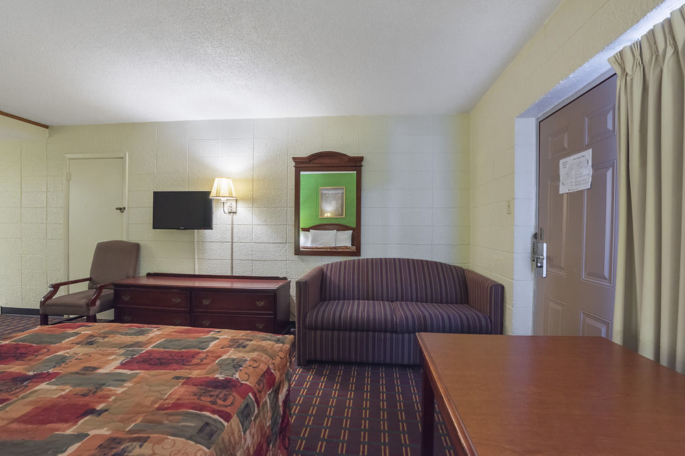 Bear Mount Inn & Suites Пиджен Фордж Екстериор снимка