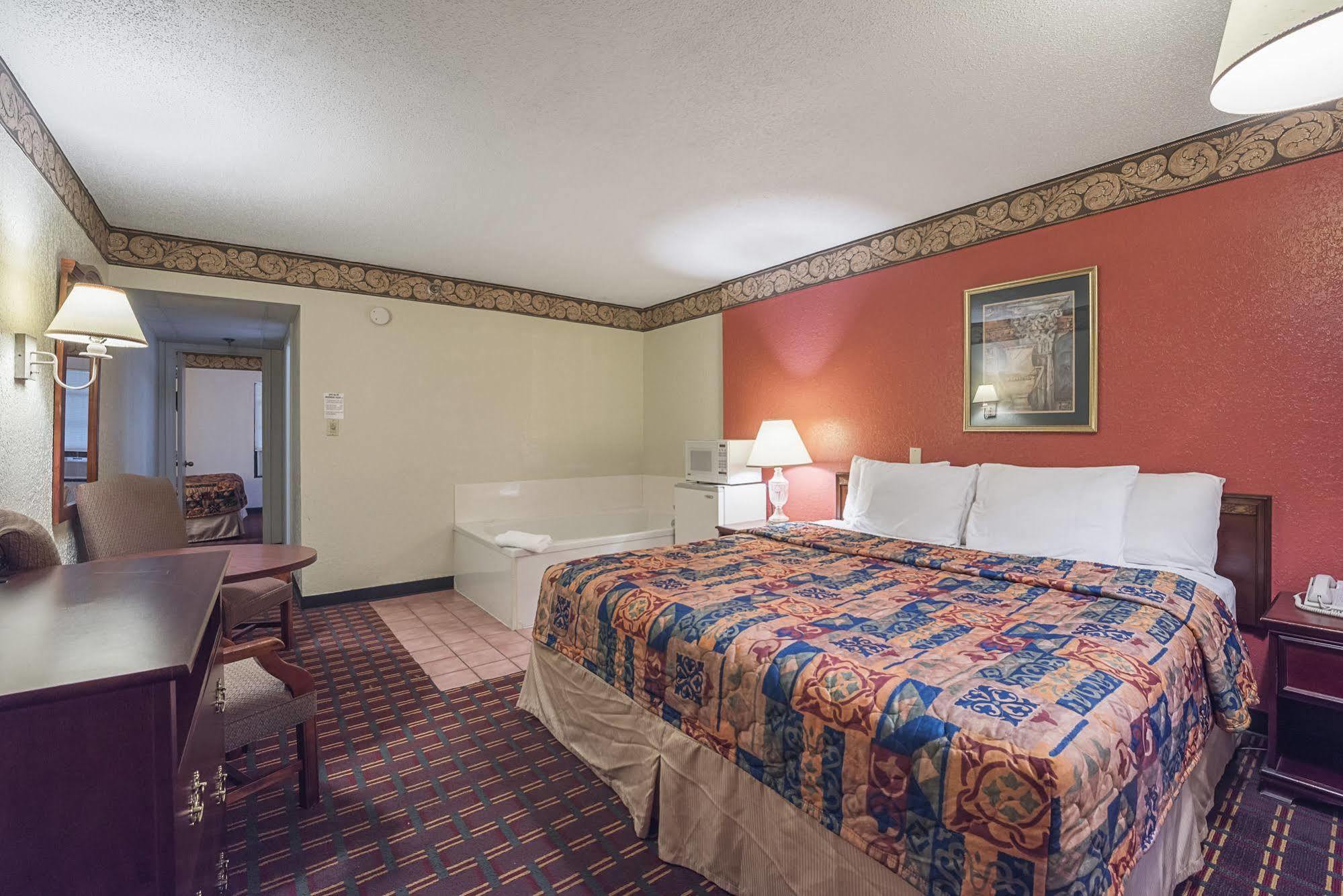 Bear Mount Inn & Suites Пиджен Фордж Екстериор снимка