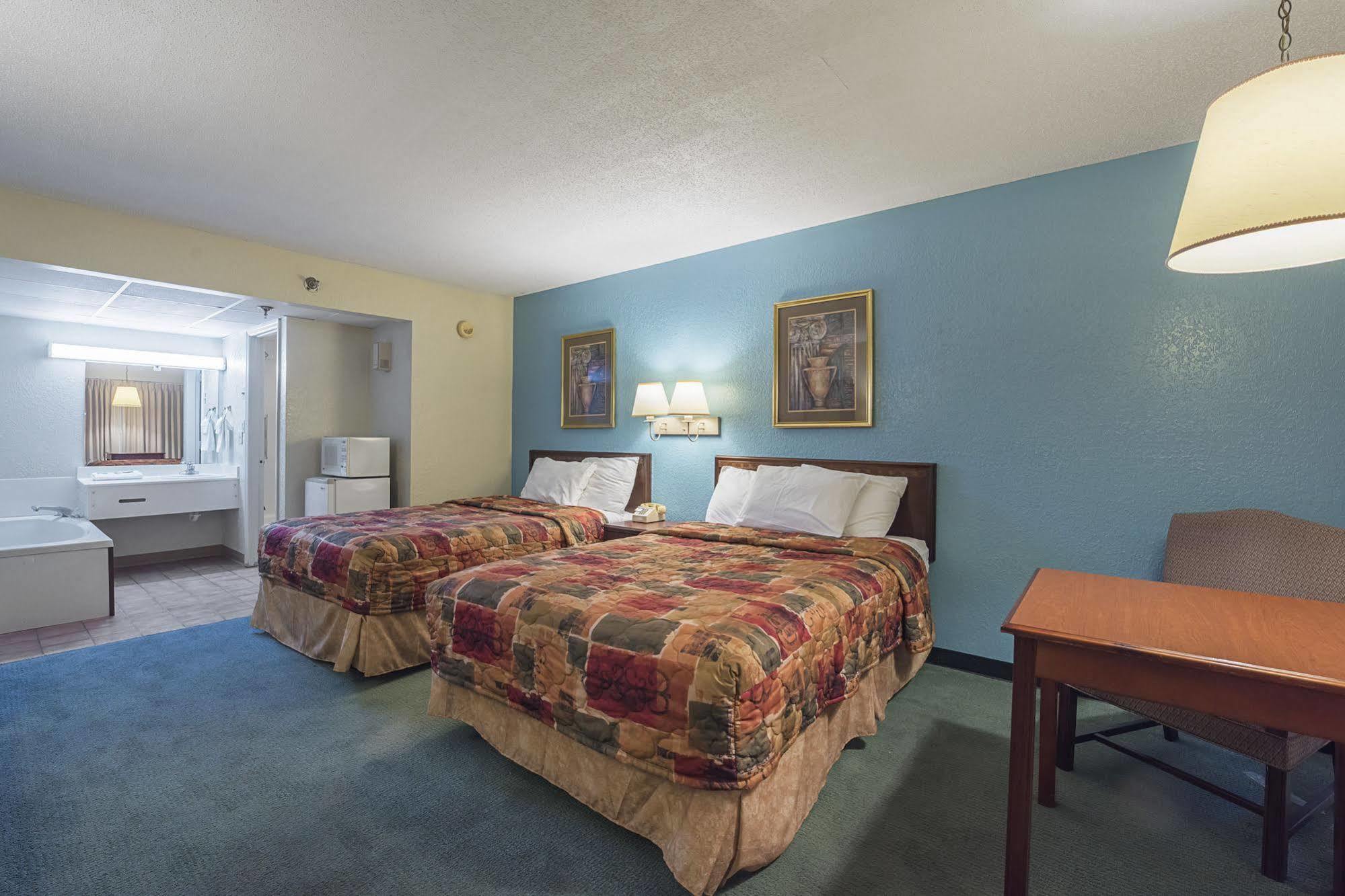 Bear Mount Inn & Suites Пиджен Фордж Екстериор снимка